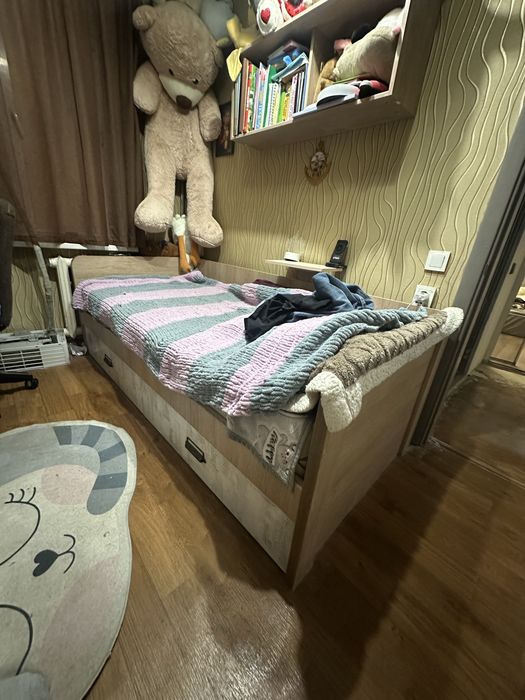 Продам спальный гарнитур