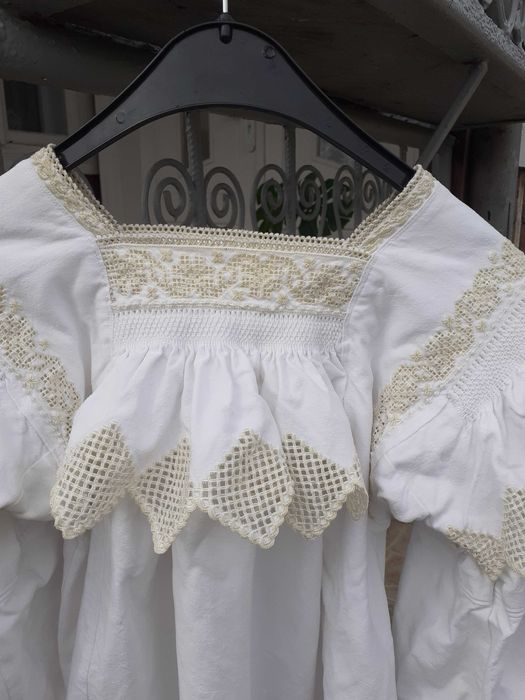 Camasa traditionala cusuta manual