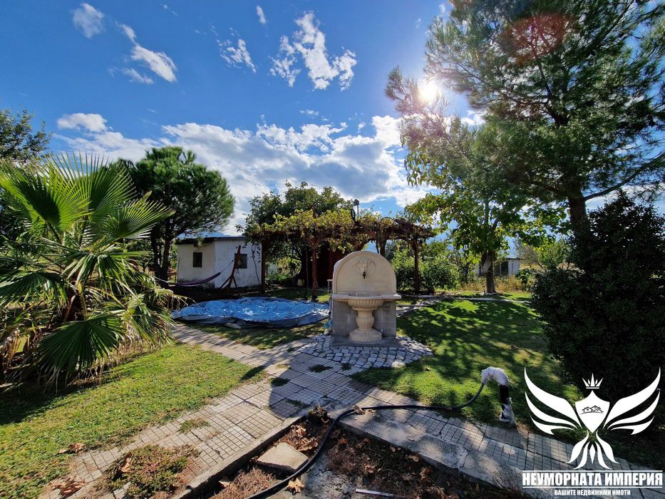 Продавам складова база, къща с постройки и парцел 7700кв в Асеновград