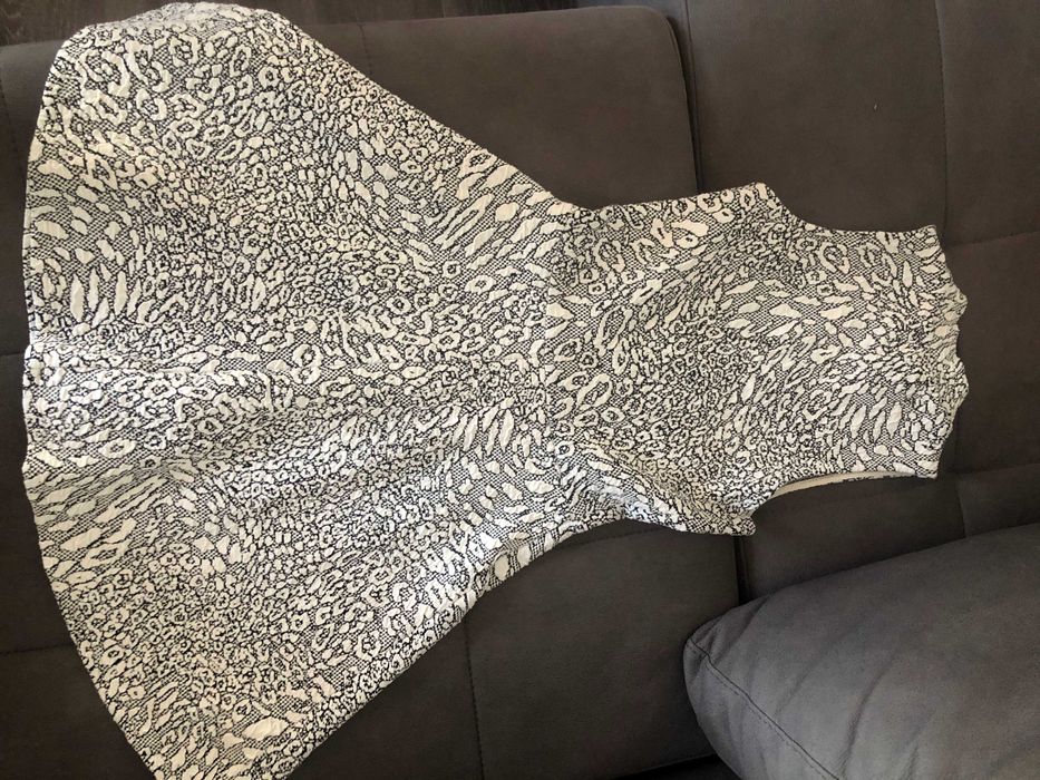 Черно-бяла рокля