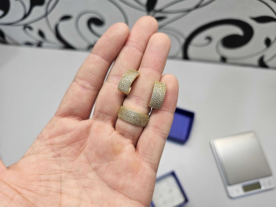 ПРОДАМ Комплект: Cерёжки и кольцо / Золото 585 Пробы 10.98 Грамма.