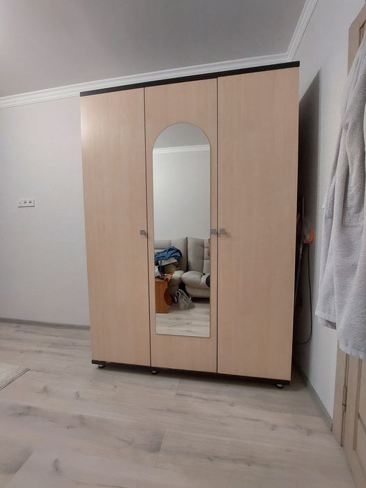 Продам 3дверный шкаф