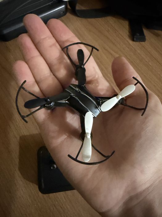Продам мини дрон, для использования дома