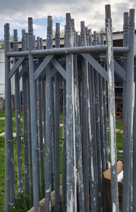 Schela metalica îngusta
