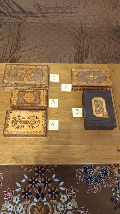 Продавам стари дървени кутии, пирографирани и оцветени 5 бр.
