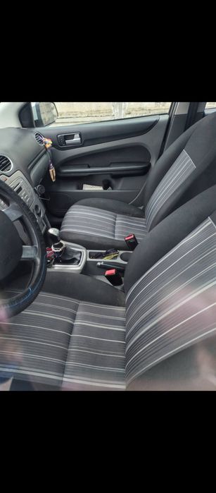 Vând Ford focus an