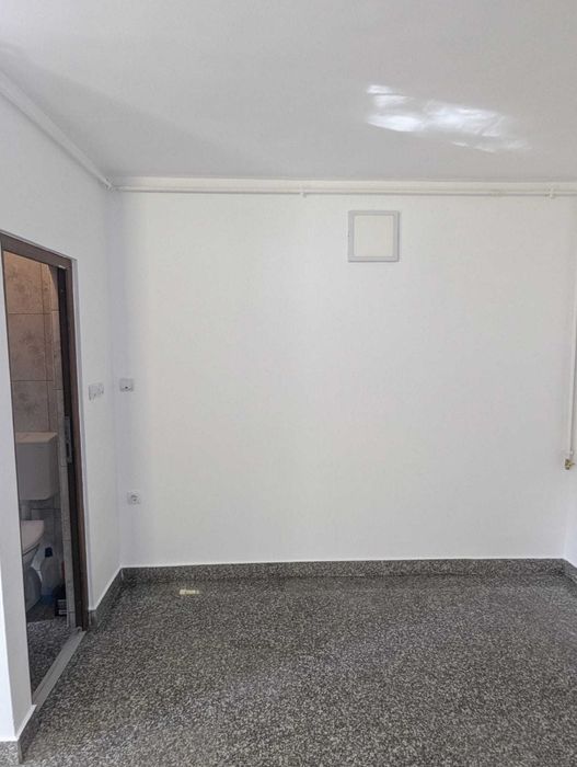 Dau în chirie birou/punct de vânzare Brădet