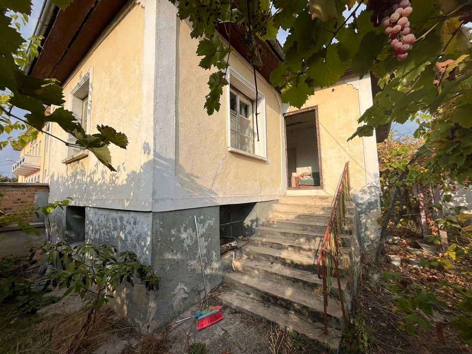 Продава се: Къща РЗП 140 кв.м, двор 675 кв.м, с.Старо Железаре