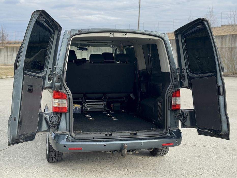 VW Transporter T5 Lung Autoutilitara 2008 - 2.5TDI 131cp