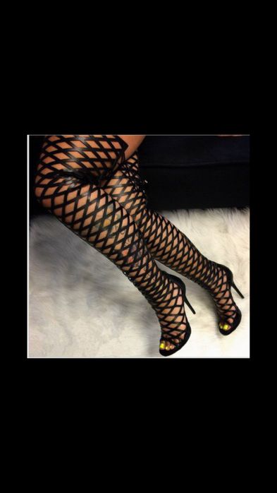 Продам ,2 пары босоножек ,в идеальном состоянии