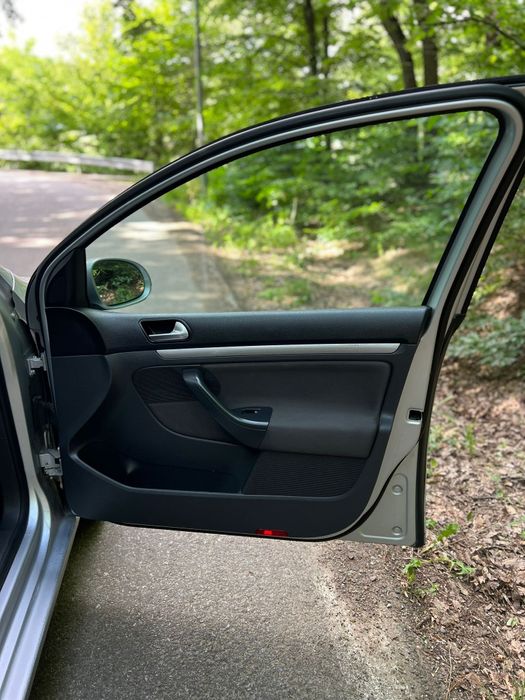 Vând golf 5 1.9 tdi 105 cp