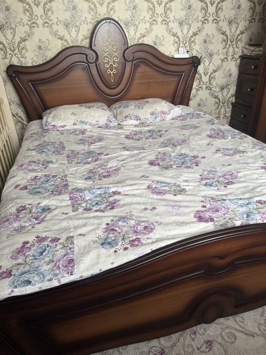Продам спальный гарнитур