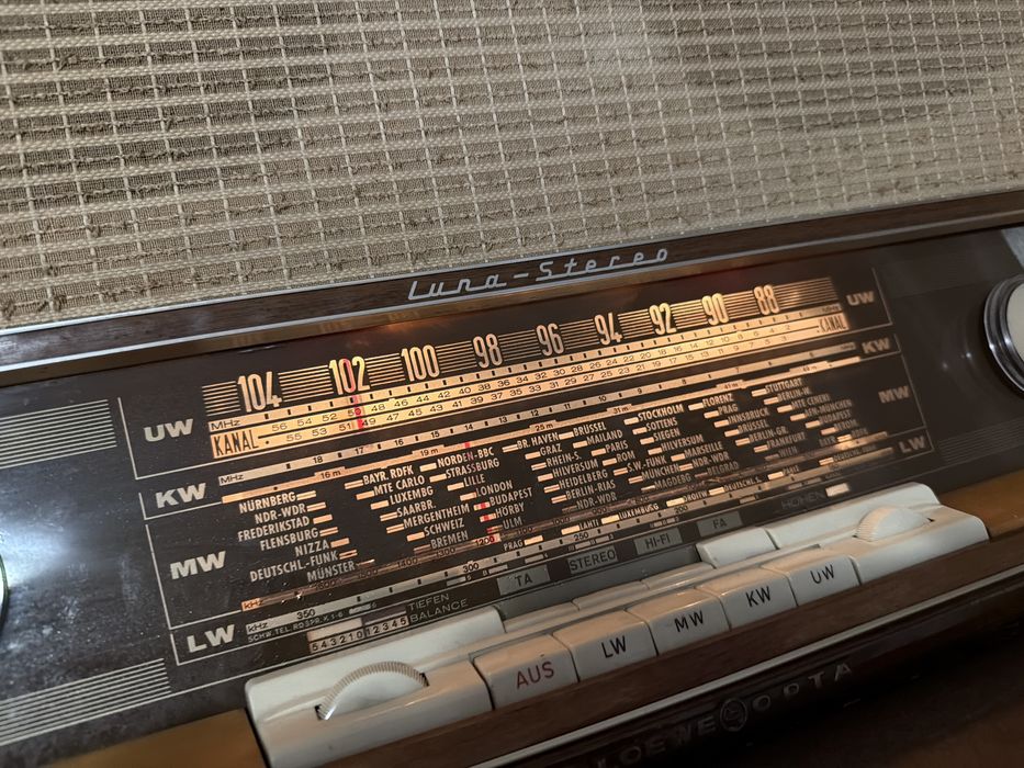 Radio Lowe Opta stereo
