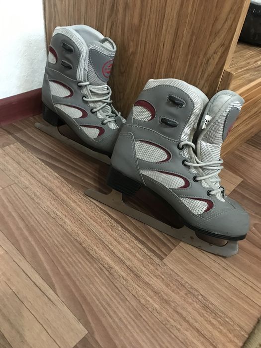 Продам коньки детские