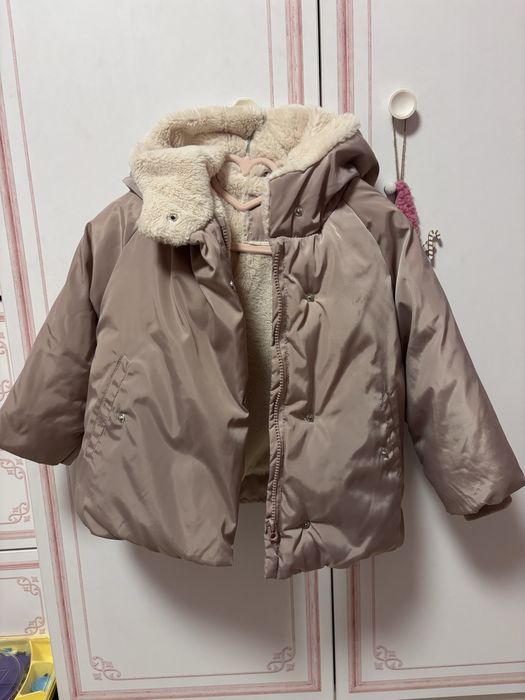 Geaca Zara fetite marime 110 culoare roz imblanita