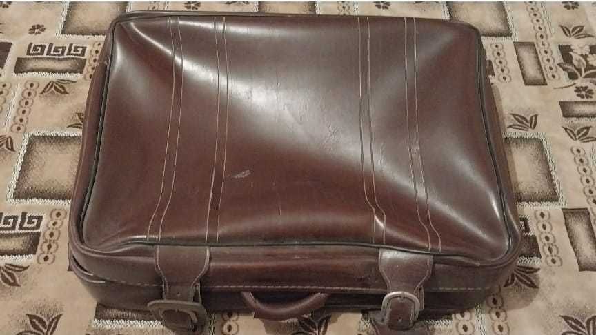 СРОЧНО. Продам сразу 2 чемодана за 3000тг.