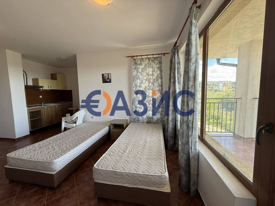 Двустаен апартамент с далечна гледка към морето в Комплекс " Арките" -