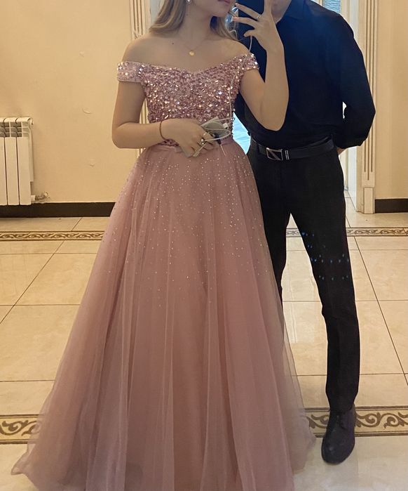 блестящее, нежное платье