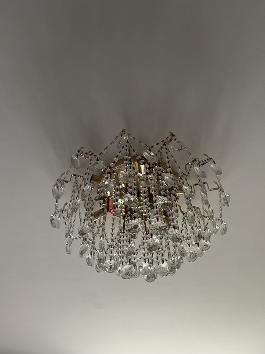 Люстра продается