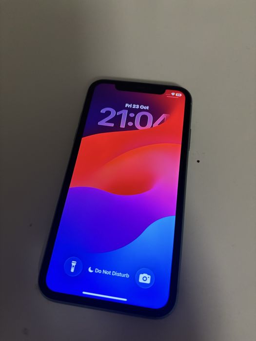продавам използвам телефон Iphone 11