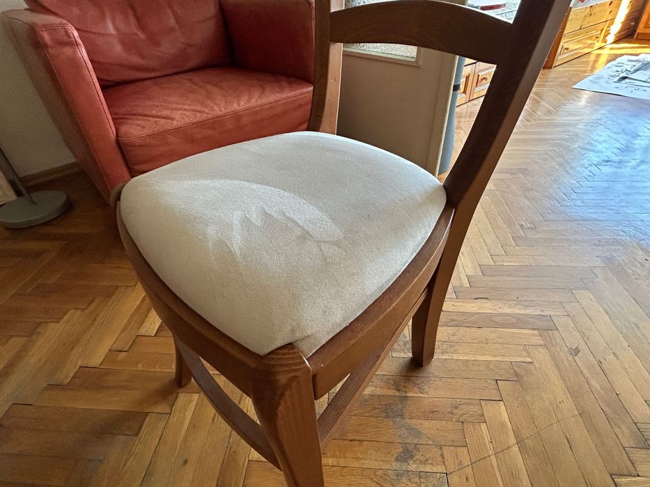 Разтегателна маса и 6 стола от масивно дърво в супер състояние