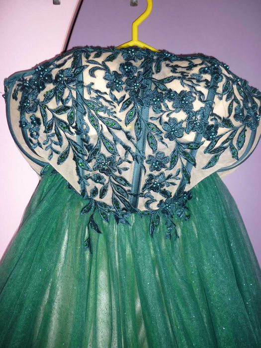 Абитуриентска рокля