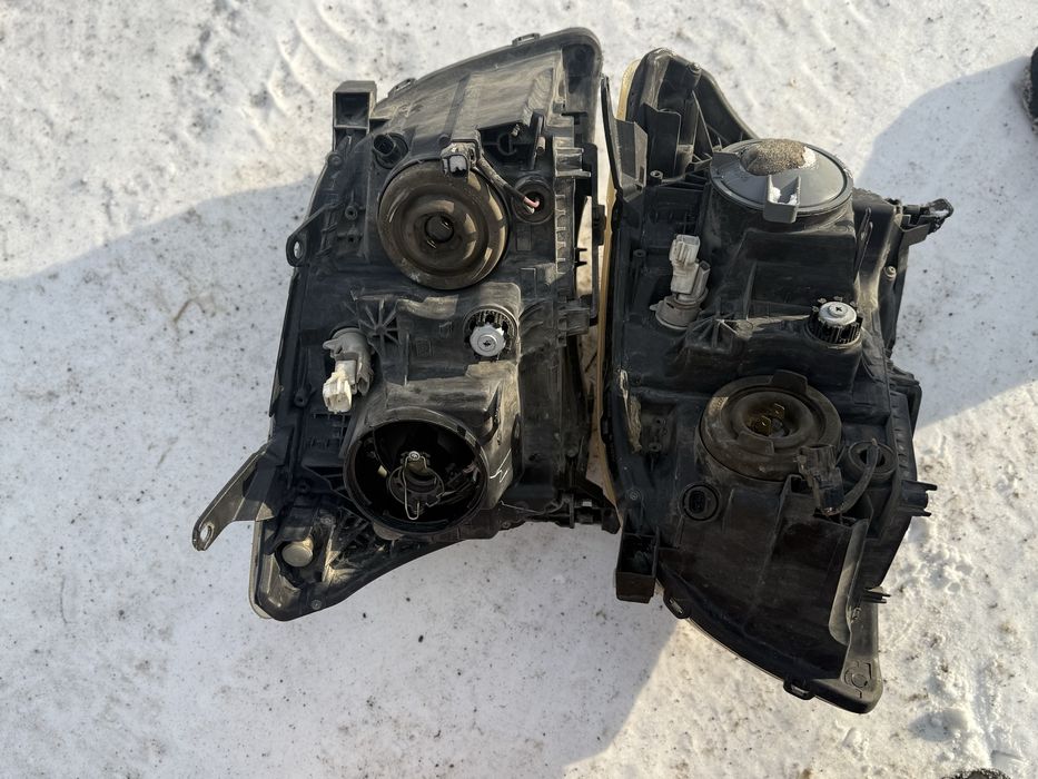 фары от тойота авенсис