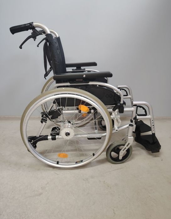 Scaun cu rotile/Carucior rulant pentru persoane cu handicap