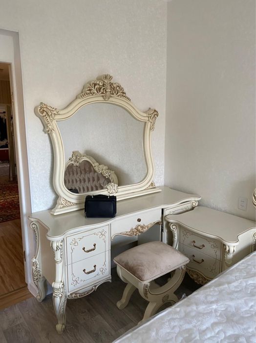 Продается Спальная гарнитура