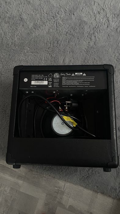 Vând chitara electrica Harly Benton + amplificator