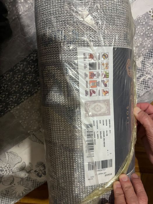 Продаю ковер срочно новый