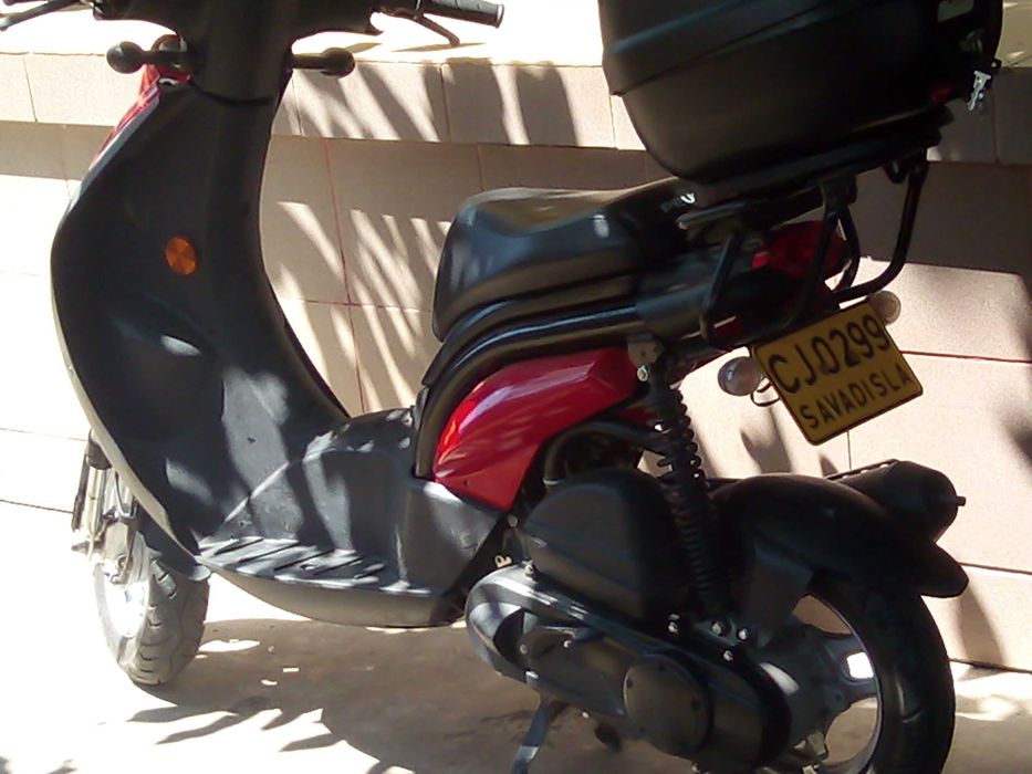 Scuter Peugeot 50 cmc putin folost , pret de iarna