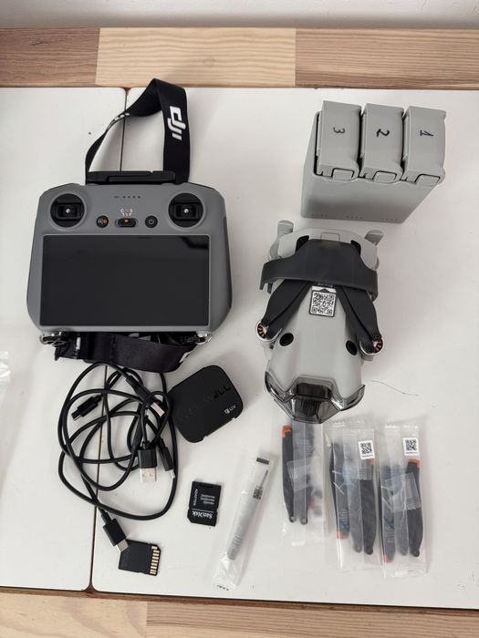 Drona DJI mini 4 pro combo