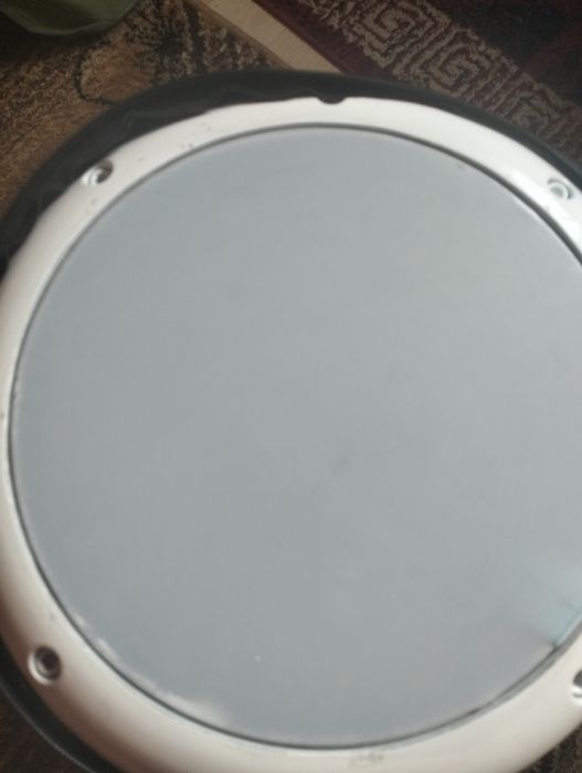 Vând tarabana 8 șuruburi.