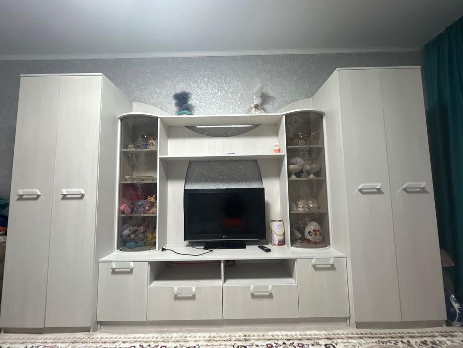 Шкаф горка-стенка для гостиной