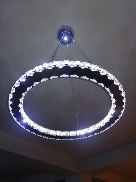 Vând 3 Lustre Led cu Pietre din Sticlă