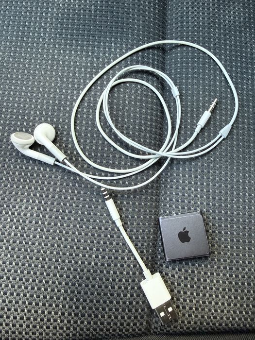 iPod Shuffle Apple 4 th Generation - Negru