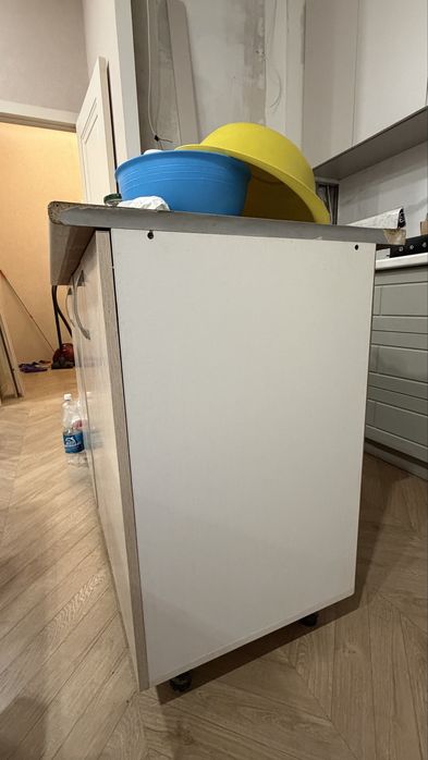 Продаётся небольшой кухонный шкаф