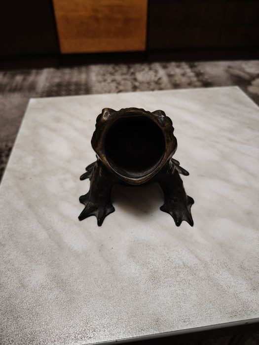 Пепельница, бронзовая лягушка.