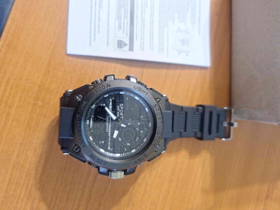 НОВ водоустойчив мъжки спортен часовник