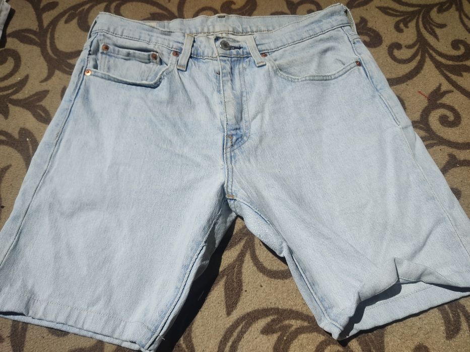 Продам 2 шорты мужские оригинал Levis и Pullbear
