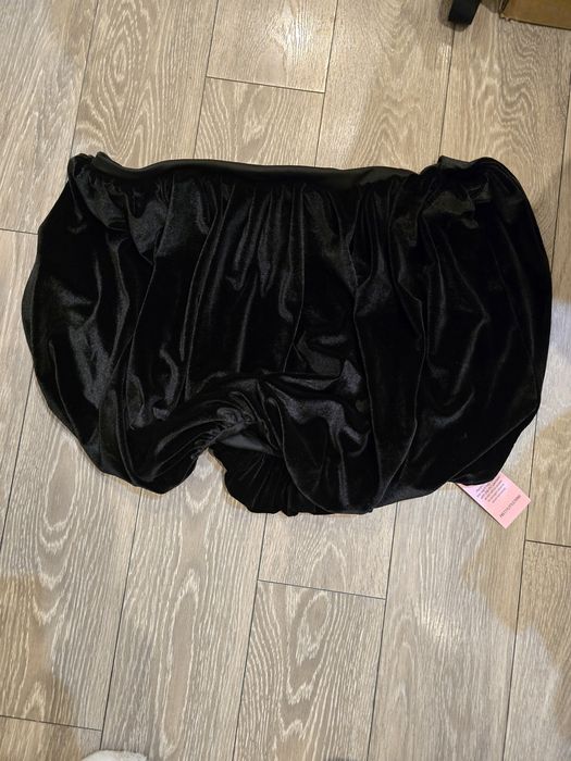 Fustă neagră, nouă,cu etichetă