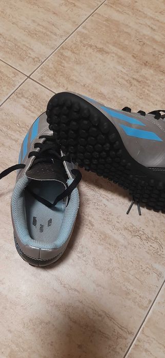 Футболни обувки Адидас