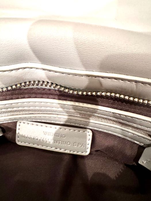 Чанта valentino е нова не носена оргинална е
