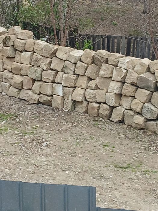Piatră naturală pentru zidărie fundație sau beci.