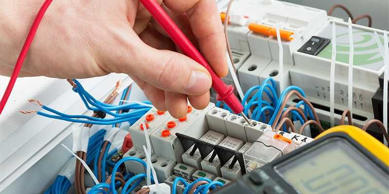 Electrician calificat/instalator sanitar/Intervenții și reparații