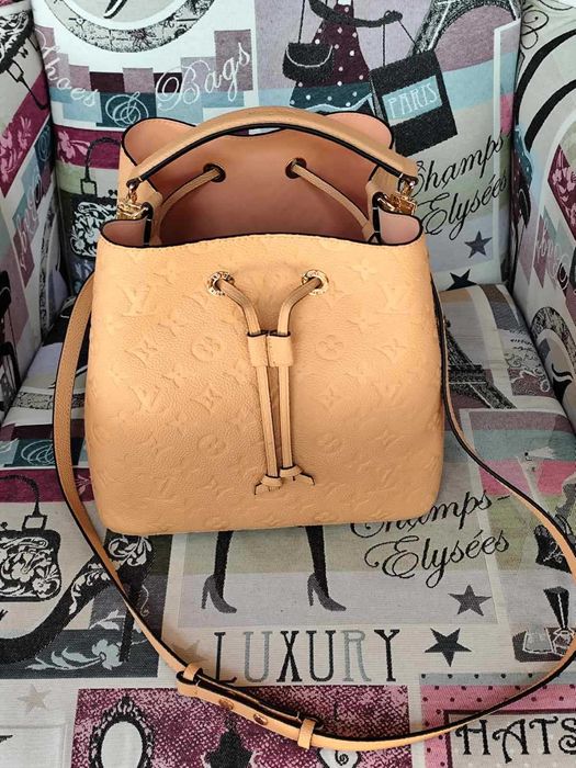 LOUIS VUITTON Дамска Чанта Монограм Кожа