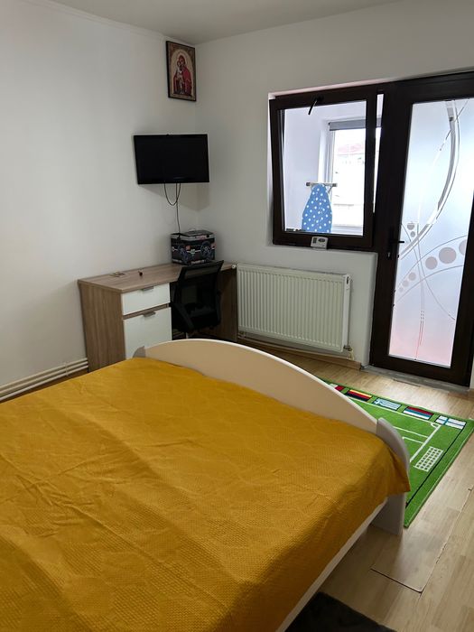 Închiriez apartament 2 camere complet utilat ,ultracentral, zona piața Moldovei.