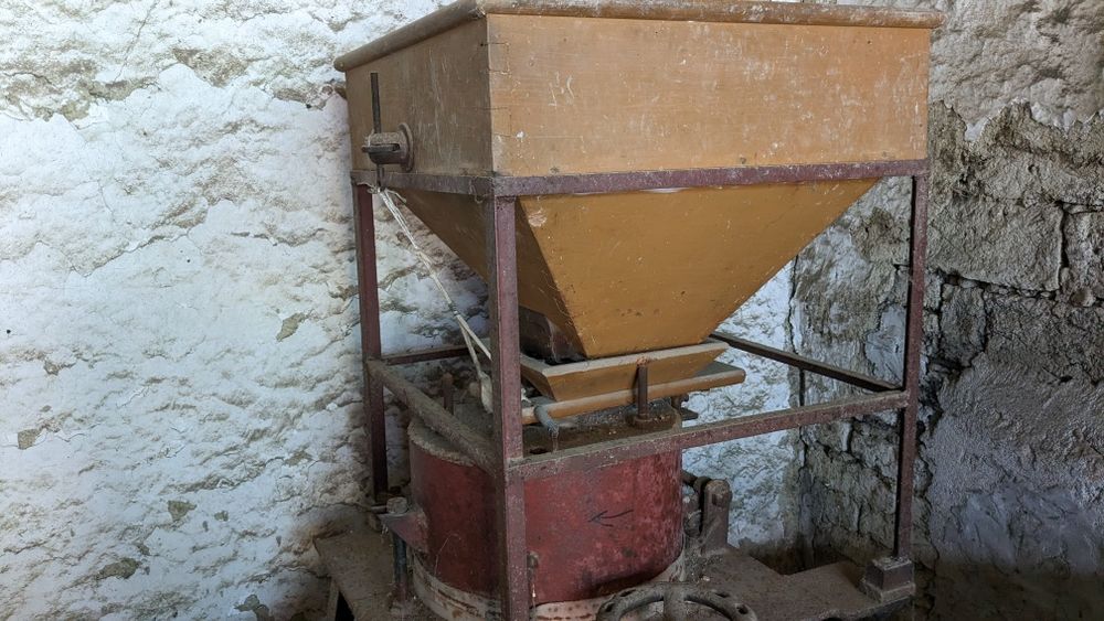 Moara cu piatră - cu reductor și motor trifazic