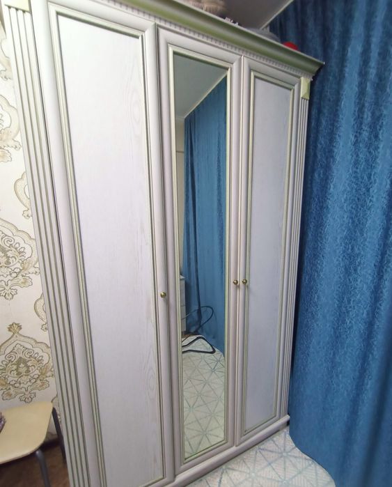 Продам спальный гарнитур комплектом